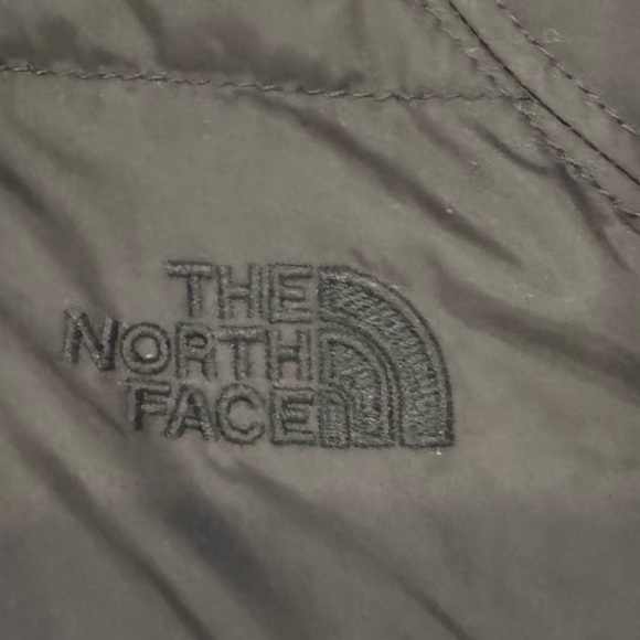 The North Face Women's Black Long Puffer Jacket Slim Fit - Picture 6 of 14